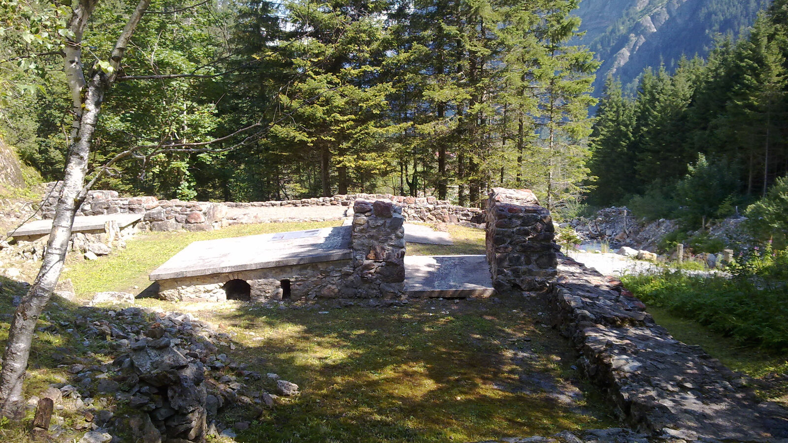 Überreste des Bergwerks Trachsellauenen