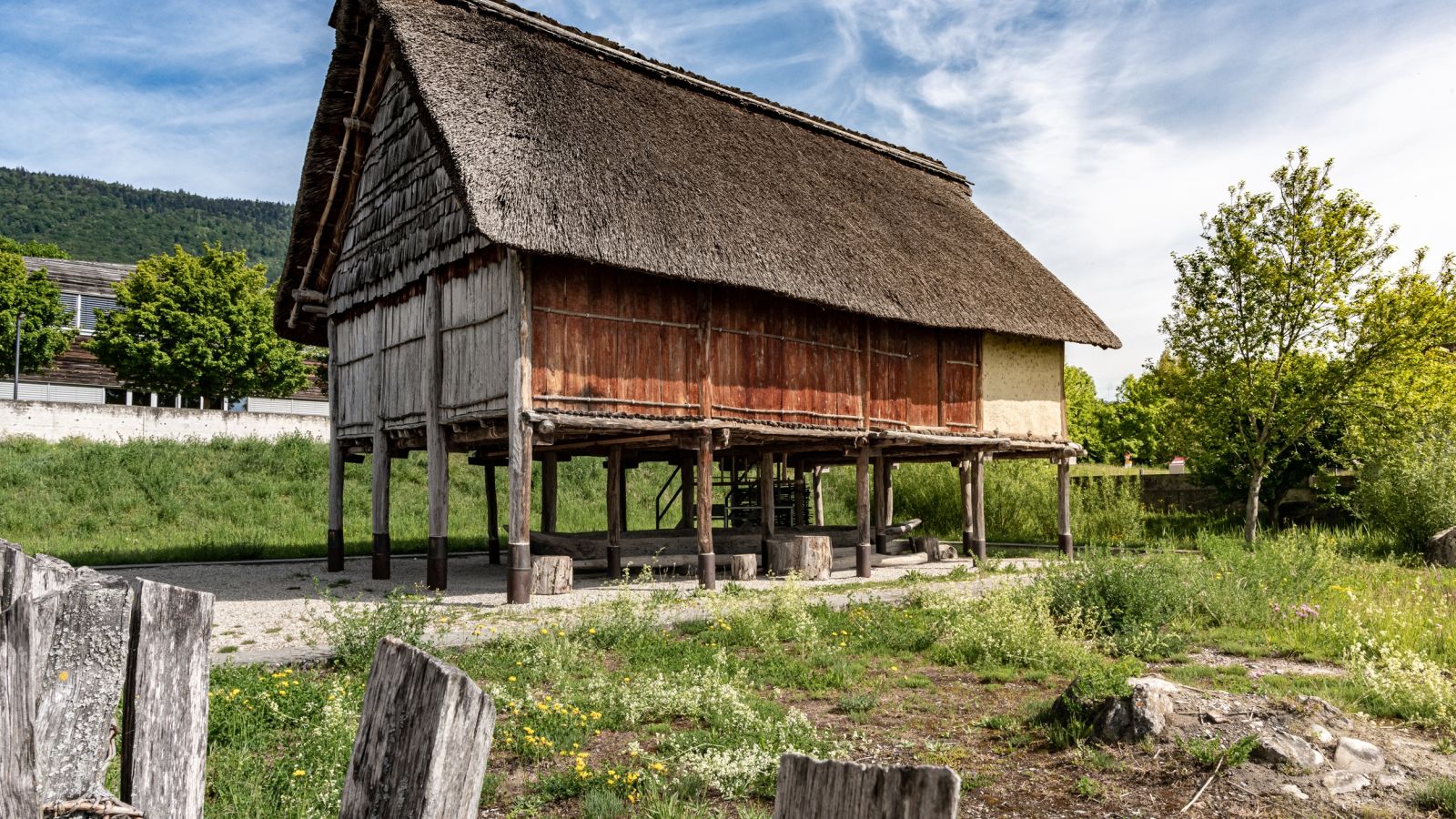 Maison à plancher surélevé