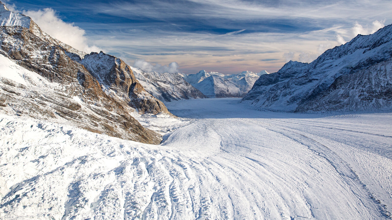 Ice flows of the Aletsch Glacier