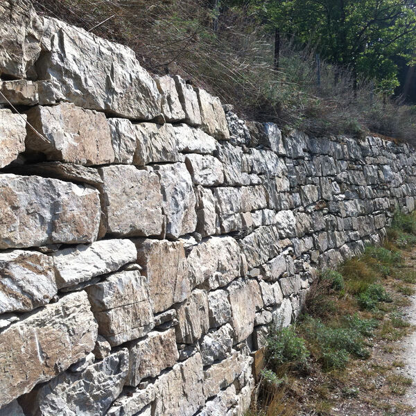 Trockenmauer am Kulturweg