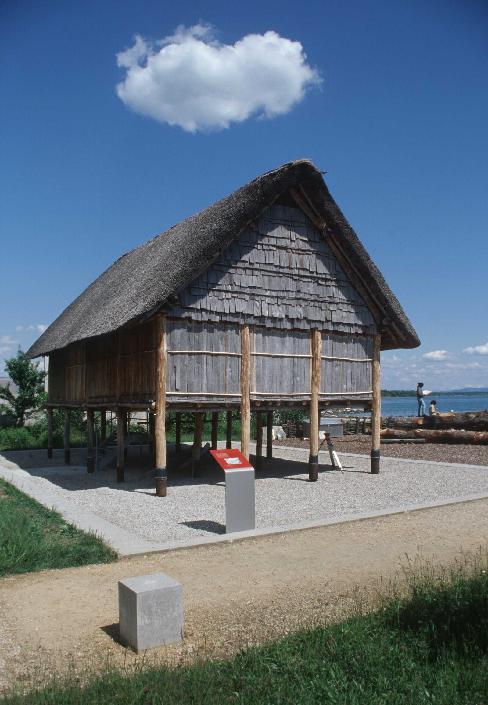 Reconstitution expérimentale d_une maison du village de Cortaillod